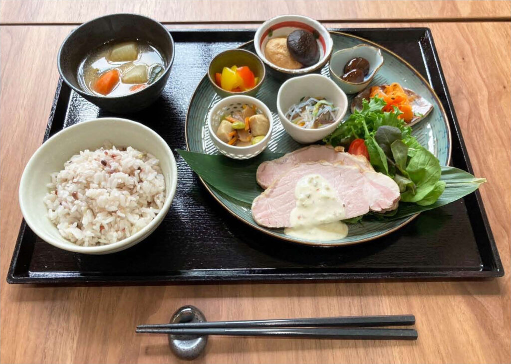 メインが選べるランチプレート（お肉）